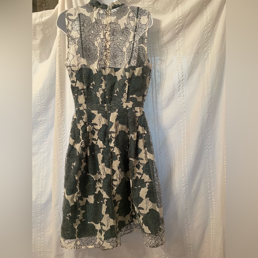 Lace + Mesh Sleeveless Floral Fit-and-Flare Dress Cream/Dark Green size medium - Picture 7 of 14